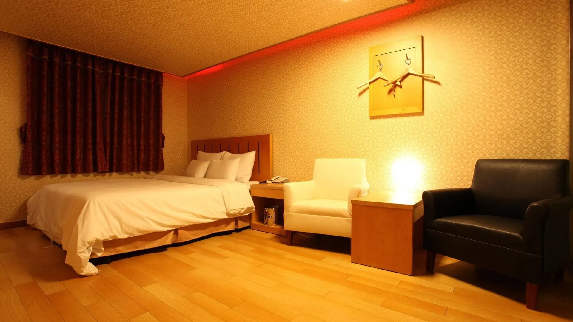 Prince Hotel Seoul 2*,