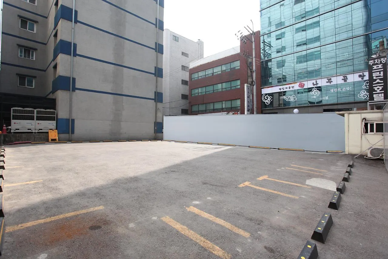 Prince Hotel Seoul 2*,